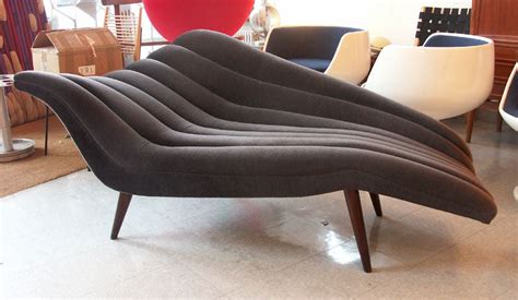 Chaise sofas is one of australia's leading furniture businesses, offering a range of chaise sofas, chaise lounges & couches that come flat packed & easy to assemble. Ultra Chic Chaise Lounge Modernist Fainting Couch at 1stdibs