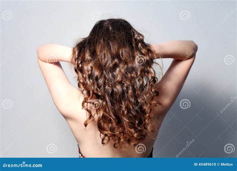 Hintere Ansicht Von Gelockten Behaarten Nackten Frauen Stockfoto Bild
