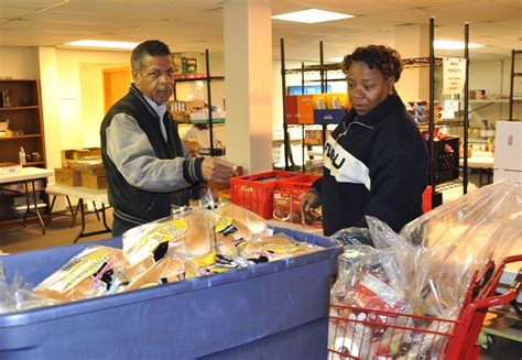 In 2020, volunteers helped the st. Smaller food pantries start to feel crunch after cuts to ...