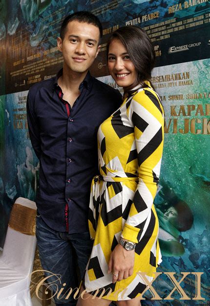 Sebuah film yang diadaptasi dari novel klasik dengan judul yang sama, menceritakan kisah cinta antara zainuddin, hayati, dan aziz. Tenggelamnya Kapal Van Der Wijck Extended Full Movie