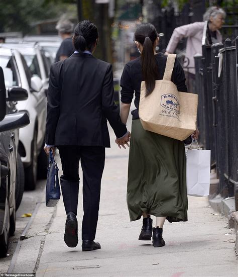 Japanese Princess Mako Komuro Strolls Hand In Hand With Commoner Husband In Nyc Daily Mail Online