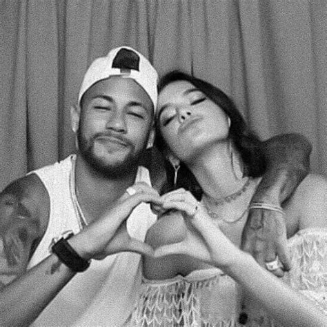 Bruna Marquezine E Neymar Posam Juntos Em Novas Fotos Do Aniversário Da Atriz Celebridades O Dia