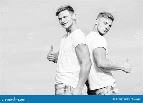 Benefits And Drawbacks Of Having Identical Twin Brother Men Twins