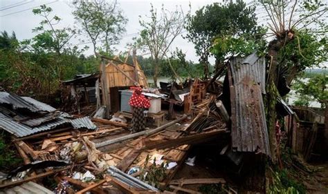 Cyclone Amphan Thousands Of Homes Destroyed And 14 Dead In Eastern