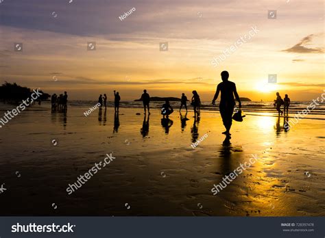 Silhouettes Beach Goers Tanjung Aru Beach Stock Photo 728397478