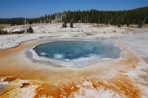 10 Stunning Hot Springs Located In Yellowstone National Park