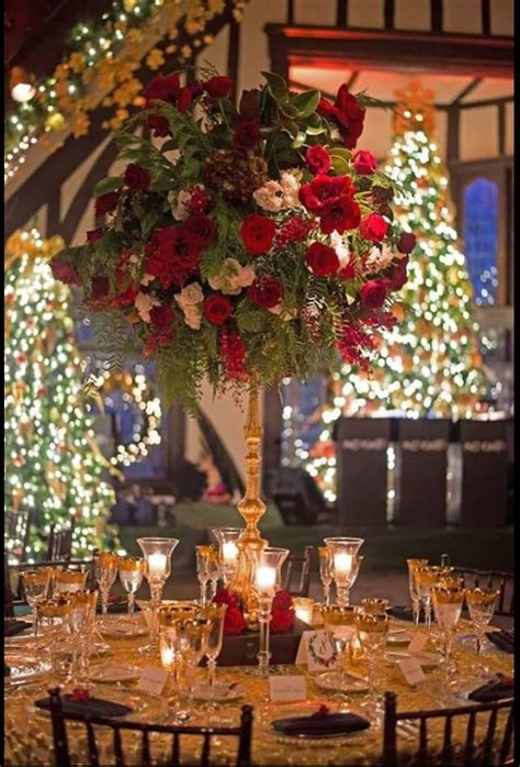 Pin By Jen Hartnett On Christmas Dining Rooms Christmas Wedding Table