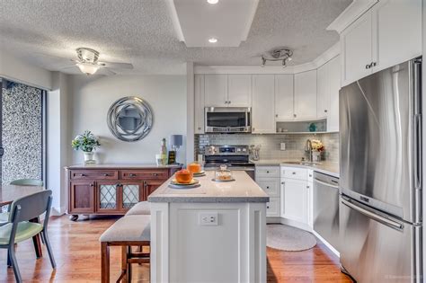 696 sq. ft. 1 bedroom and den corner condo | Westminster apartments