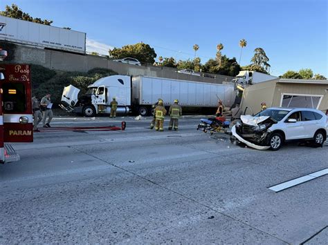 Manufactured home tumbles from big rig on 210 Freeway in Pasadena