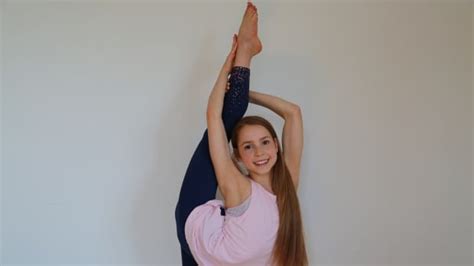 17 year old contortionist gains online success by teaching others the splits cbc news