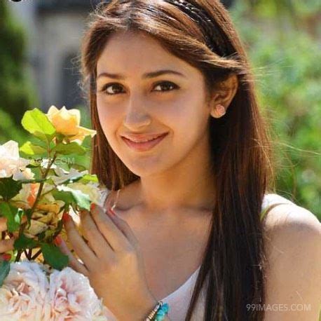 Sayesha Saigal Hot HD Photos Wallpapers For Mobile P