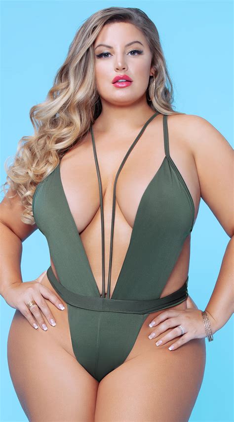 44 On Trend Plus Size Swimwear Styles To Make You Look Hot Curvy