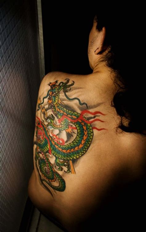 Tatouage Dragon Femme / Tatouage dragon- idées magnifiques pour hommes