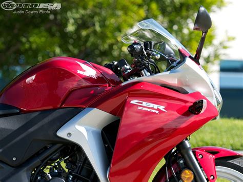 It does 99 per cent of what you would do with a motorcycle this size (both physically and in displacement terms) astonishingly well. Honda CBR250R Vs. Kawasaki Ninja 250R [by Motorcycle USA ...