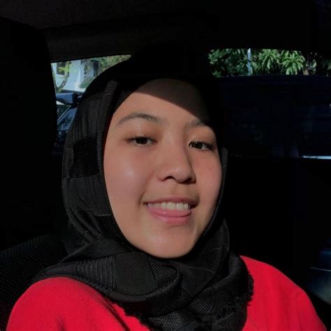 6 Potret Anak Desy Ratnasari, Baru Dibelikan Rumah Sendiri Dekat Kampus