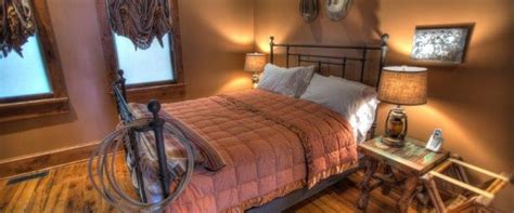 Guests have the choice to stay in the newly remodled lodge rooms or the beautiful cabins. Lodge & Cabins - Custer, South Dakota | Rock Crest Lodge ...