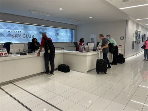 Lounge Review Inside The Flagship Atlanta Delta Sky Club