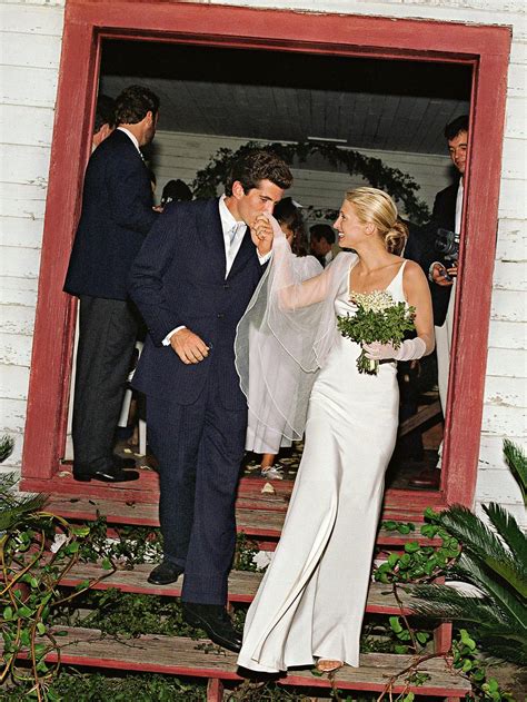 A fashion icon in her own right when she married the handsome john f. John "JFK Jr." F. Kennedy Jnr and Carolyn Bessette died in ...