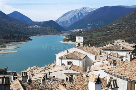 Villetta Barrea Abruzzo Itália Foto De Stock Imagem De Encosta