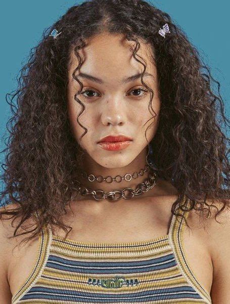 90s hairstyles that are cool and trending again the trend spotter 2000s hairstyles clip