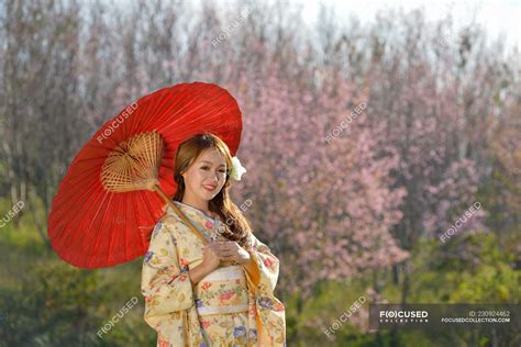 Japanese Girl In Traditional Dress Called Kimono With Sakura Blossom — Geisha Asian Stock