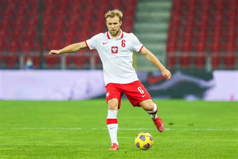 Ekstraklasa ligi zagraniczne piłka nożna top transfery. Sousa daje sygnał. Zaprosił trzech graczy na mecz z Andorą ...