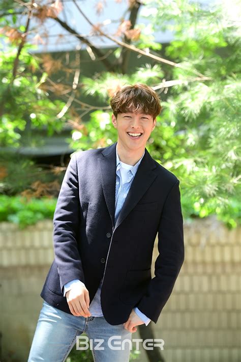 He is best known for his roles in the television series the liar and his lover (2017) confession couple (2017), my mister (2018). 인터뷰 장기용, 준비된 끼와 매력으로 기회를 잡다-비즈엔터