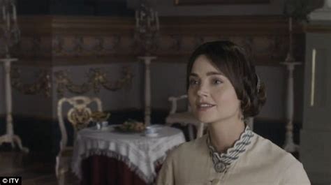 Itv Releases Brand New Clip Of Victoria Christmas Special Daily Mail Online