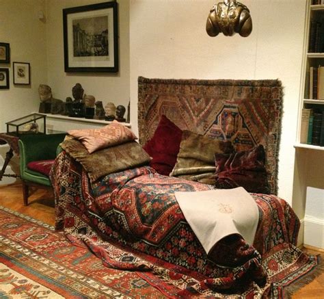 Sigmund Freuds Couch ©lesliewilliamson Spaces I Love Pinterest