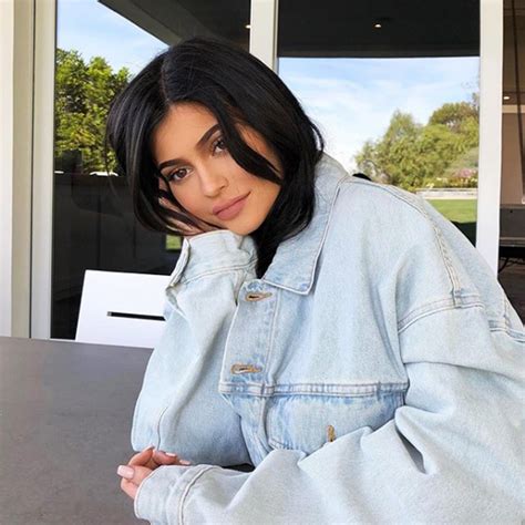 Kylie Jenner Hiding Her Baby Bump — Photos Hollywood Life