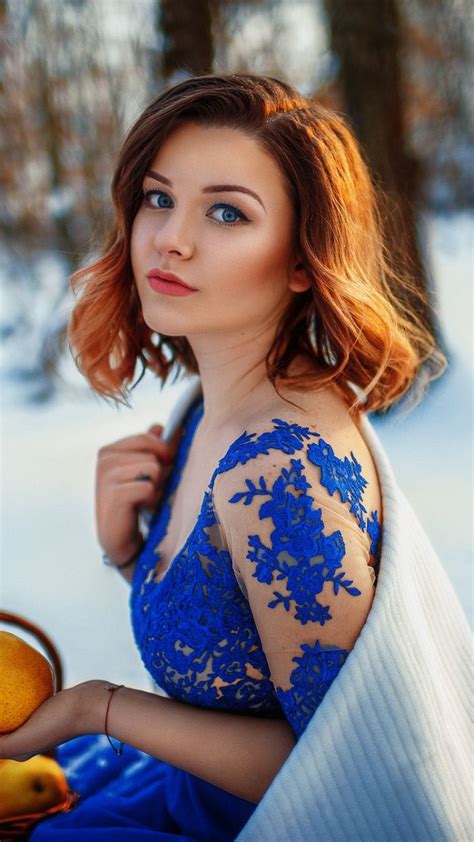 Short Hair Beautiful Woman With Blue Eyes 720x1280 Wallpaper Woman