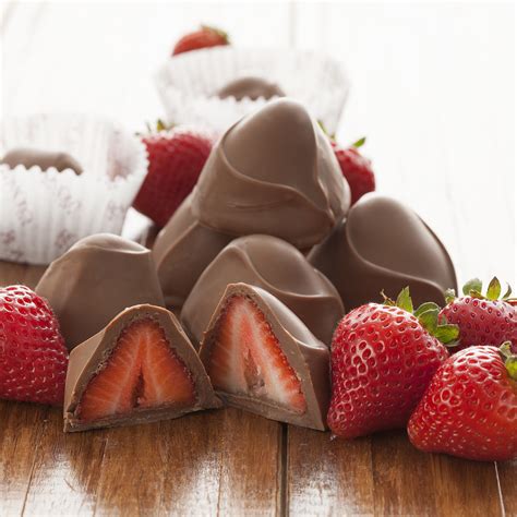 Chocolate­ Covered Strawberries ­ 1 Lb Romolo Chocolates