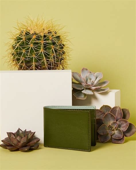 14 Sustainable and Ethical Wallet Brands to Stay Organized | Conscious