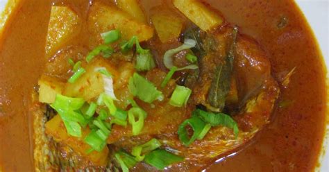Tumiskan bawang putih dan merah hingga perang dan berbau wangi. Resepi Ikan Merah Masak Tom Yam - Recipes Pad i