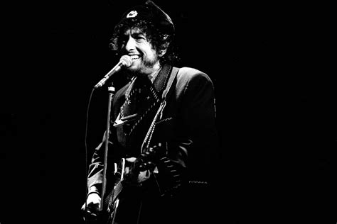 Bob Dylan Covers Bruce Springsteens Dancing In The Dark Rolling Stone