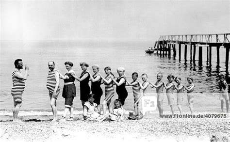 Am Strand Ca Iblzni Menschen Der Gr E Nach Aufgereiht