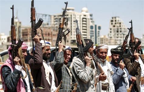 أعلن المتحدث العسكري باسم الحوثيين يحيى سريع شن هجوم جوي كبير بواسطة خمس طائرات مسيرة على قاعدة الملك خالد الجوية الواقعة في خميس مشيط بالسعودية مؤكدا ضرب الأهداف بدقة. الحرس الثوري سلّح ودرّب الحوثيين منذ البداية