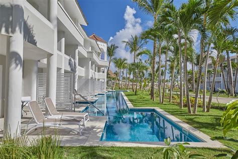 Today we do a full walkthrough of the lovely bahia principe ambar hotel.we check out the gym , coffee shop , buffet restaurant , pool area and of course. Luxury Bahia Principe Ambar Image Gallery | Bahia Principe ...