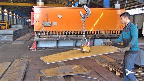 Cutting Sheet Metal By Hydraulic Guillotine Shearing Machine Youtube