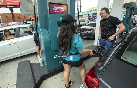 Seattle gas prices continue to rise entering October