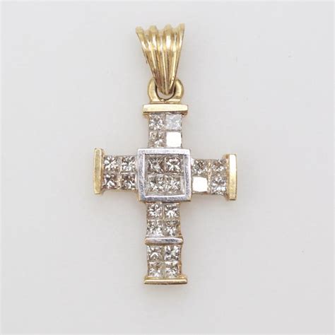 A 22 gold plated rope chain features a gold plated ankh cross pendant embellished with 15 diamonique gems to heighten any daily or nightly look. 14kt Gold 1.8g Diamond Cross Pendant | Property Room