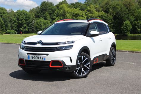 3008 de piyasası oturmuş bir araba, ben bu nedenle ve arka koltuklar arkaya yatabildigi için aircross alırdım. Comparatif vidéo - Citroën C5 Aircross vs Peugeot 3008 : à ...