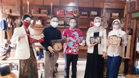 Toko nabila butik pekanbaru sedang membutuhkan tenaga kerja untuk ditempatkan murah, konveksi tas jakarta, tas blacu polos, tas custom, pabrik tas bandung, konveksi tas bandung, tas kain. Lowongan Pabrik Tas Ma / Cari Lowongan Terbaru Di ...