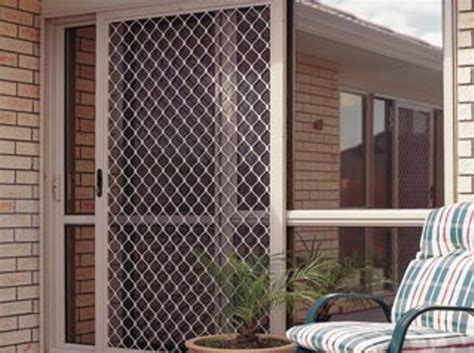 Use this device for two different purposes with easily interchangeable caps for hinged doors 4. Security - SDDR