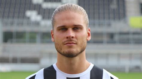Rúrik gíslason (born 25 february 1988) is an icelandic former professional footballer who played as a midfielder. Rurik Gislason feiert 31. Geburtstag mit Model-Freundin ...
