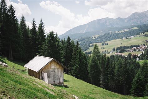 Il nostro staff sarà felice di darvi il benvenuto e di fornirvi tutte le informazioni per pianificare uno splendido soggiorno. Summer in the Dolomites - Val di Fassa - All the places you will go
