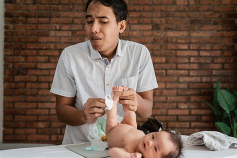 How To Change A Diaper Seven Tips For New Dads On Getting Your