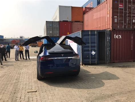 The First Ever Tesla Model X Suv Arrives In India People Want The