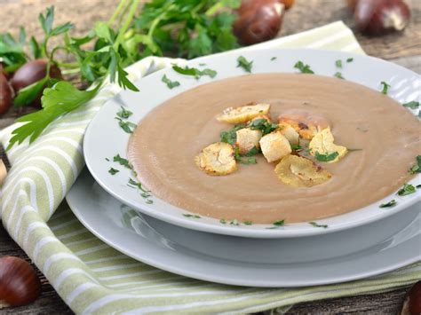 Velouté de châtaignes au parmesan Recette de Velouté de châtaignes au