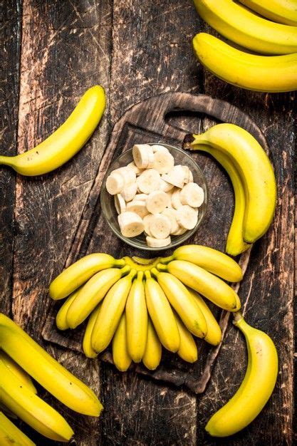 Fresh Bananas With Chopped Pieces In A Bowl On A Wooden Table In 2021